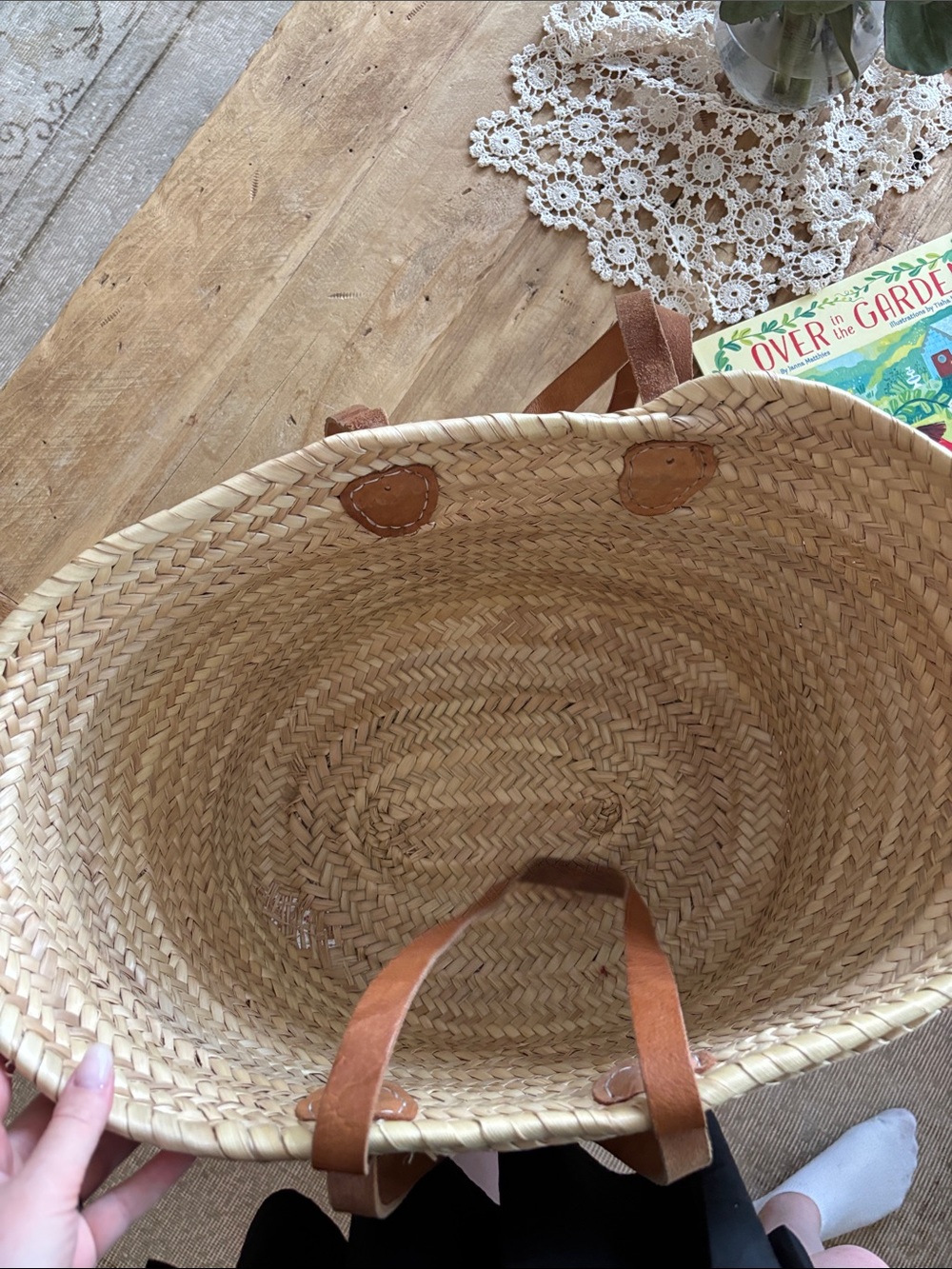 Large Moroccan market Woven Straw Tote Bag with Tan Leather Handles - Picture 3 of 5